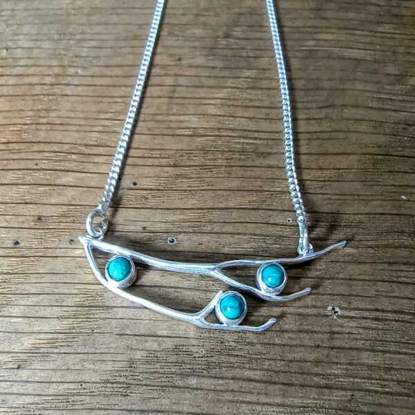 Handgemaakte Zilveren Ketting met Turquoise Edelstenen - "De Tak van Bescherming"