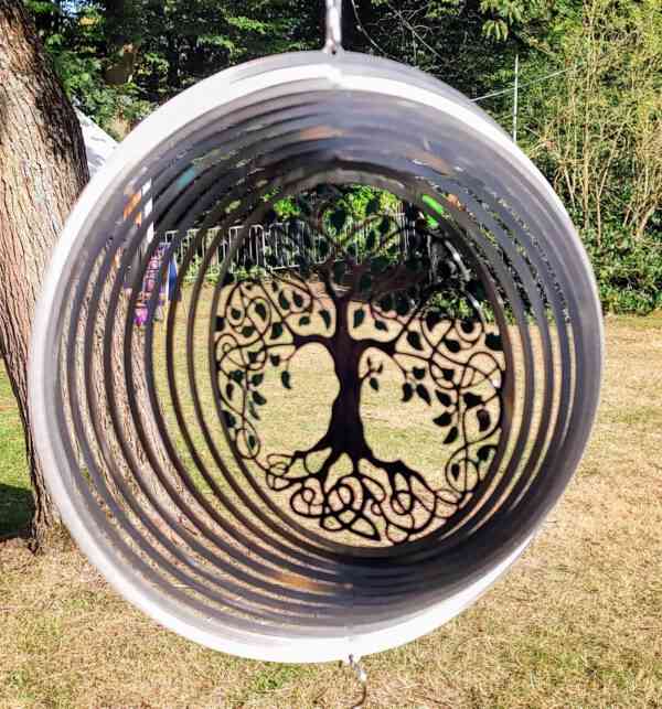 Zilveren Levensboom Wind Spinner - Zilveren Ringen en Natuurlijke Kleuren